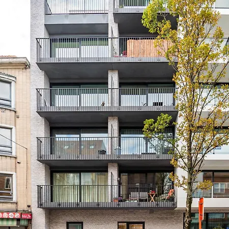 Brand New With Garden And Parking *