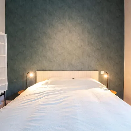 Brand New With Garden And Parking 아파트